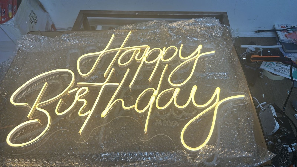 Neón Happy Birthday gran formato